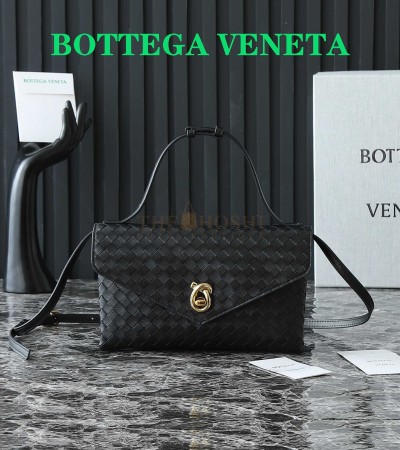 BOTTEGA VENETA BV KNOT CLUTCH INTRECCIATO LEATHER SHOULDER BAG SIZE 25*505*16CM
